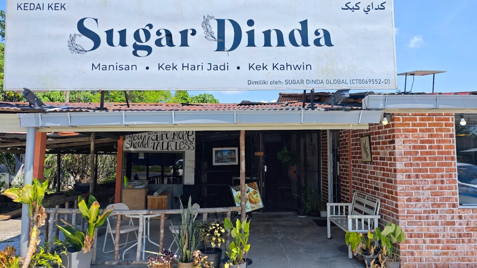 The storefront of Sugar Dinda & kedai kopi lipis.