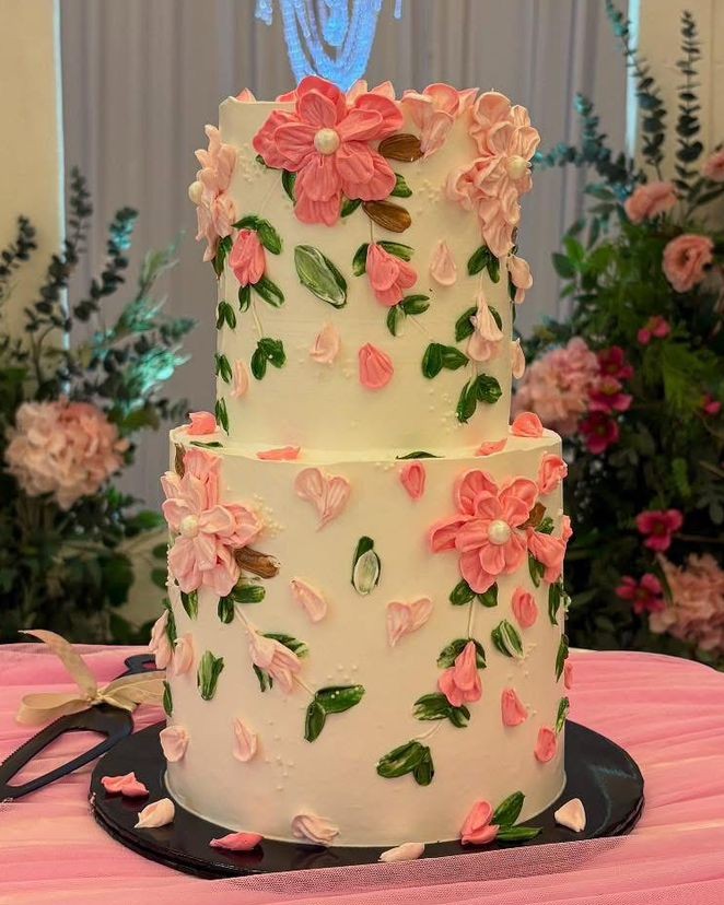 2 Tiers Wedding Cake 4